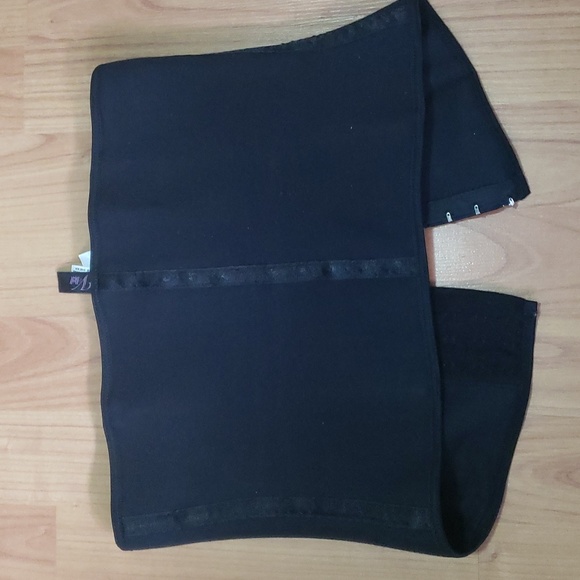 V-Belt Corset Waist Trainer Small - Picture 4 of 7